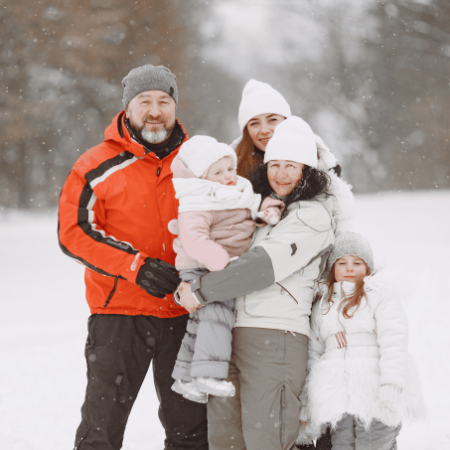 family-on-family-christmas-vacation-grandparents-with-children-people-posing-on-a-camera